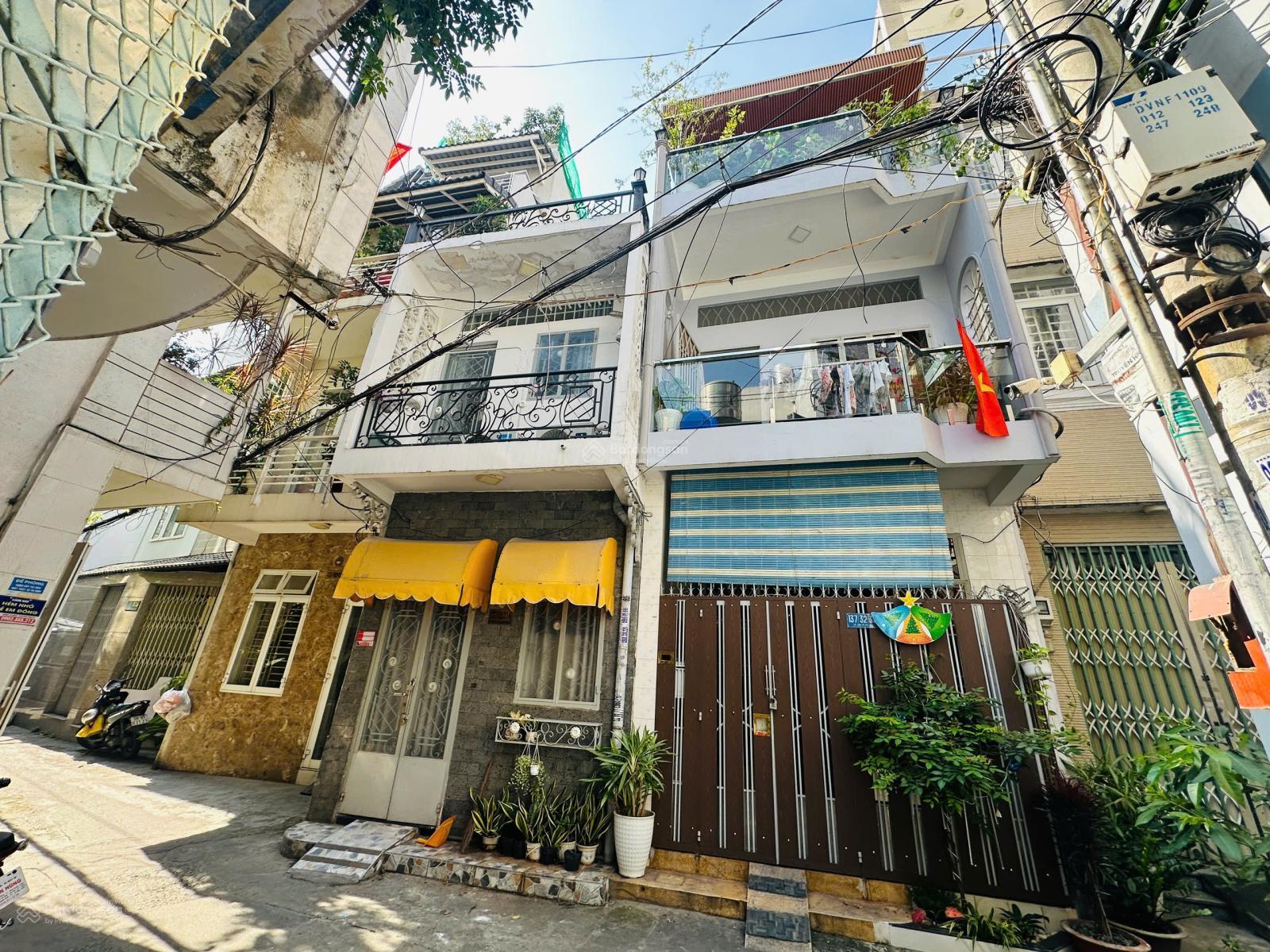 BÁN NHÀ HUỲNH VĂN BÁNH KHU VIP DÂN TRÍ CAO