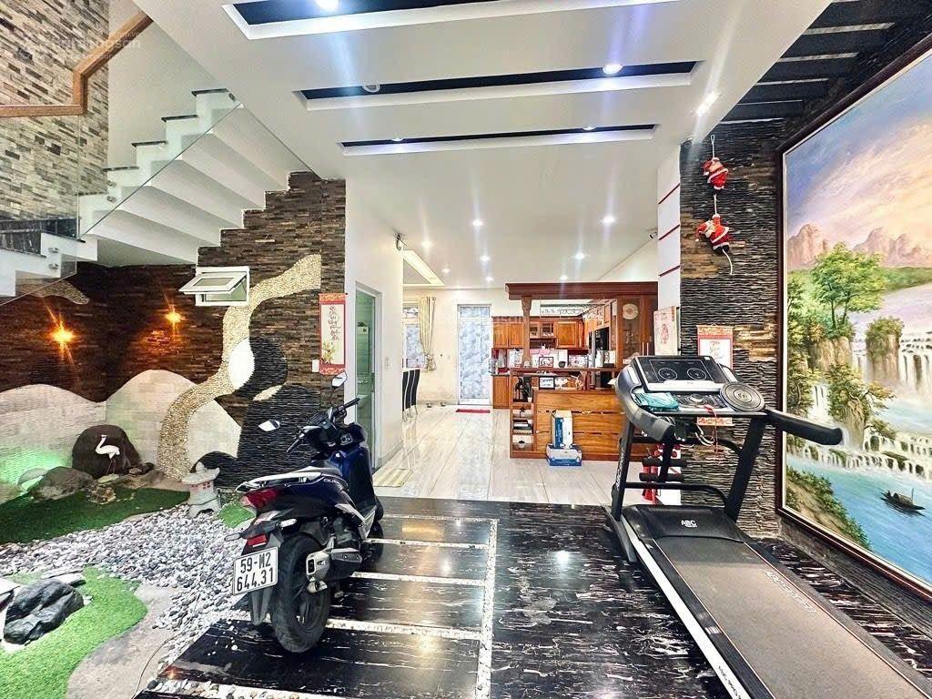 BÁN NHÀ LÊ VĂN QUỚI - 7X23M (155M2) - 4 TẦNG - HẺM XE TẢI 8M - TẶNG FULL NỘI THẤT - GIÁ 15,8 TỶ