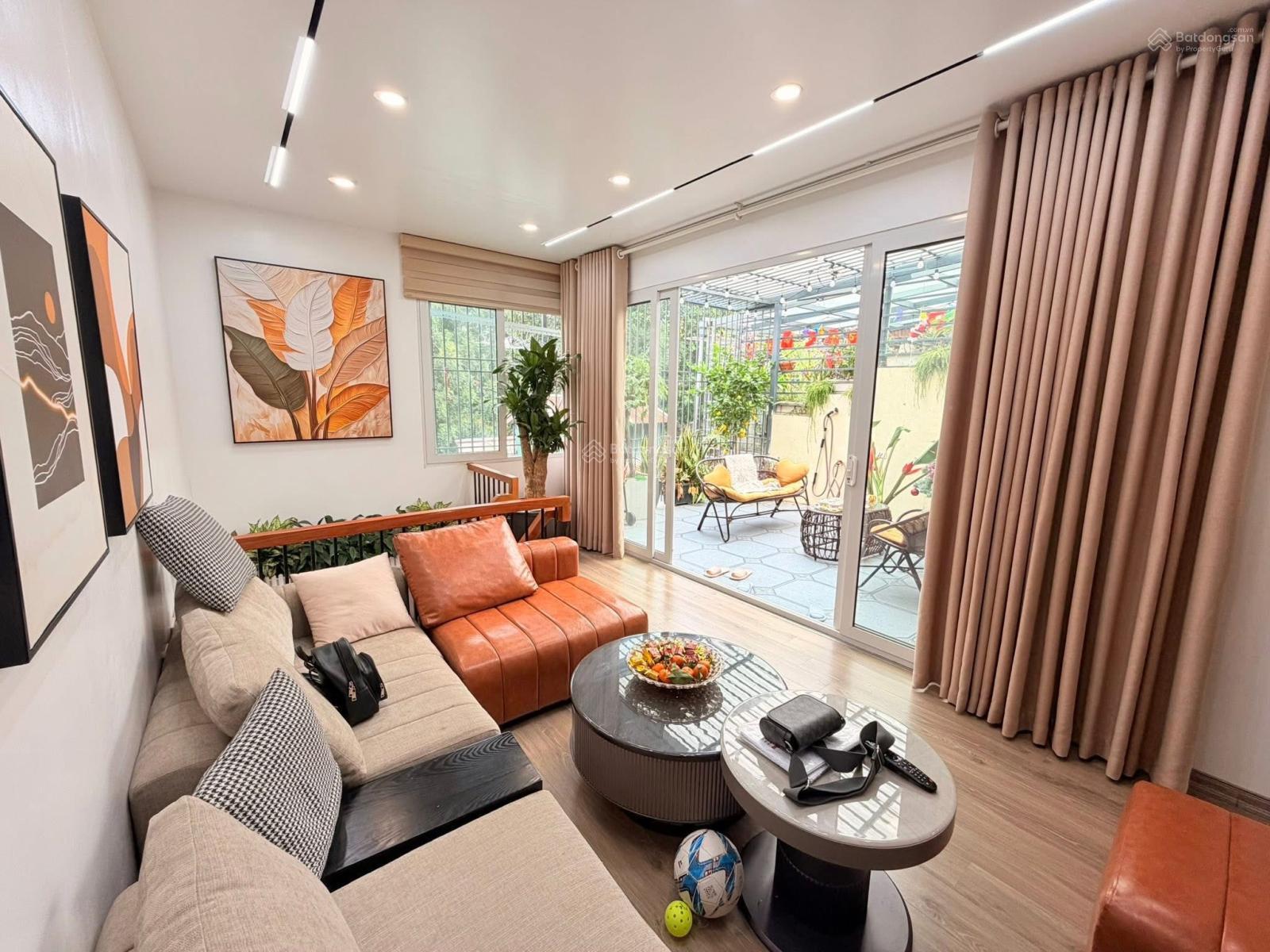 TẬP THỂ NAM ĐỒNG, HỒ ĐẮC DI, DUPLEX 2 TẦNG 180m2 4PN - 4WC