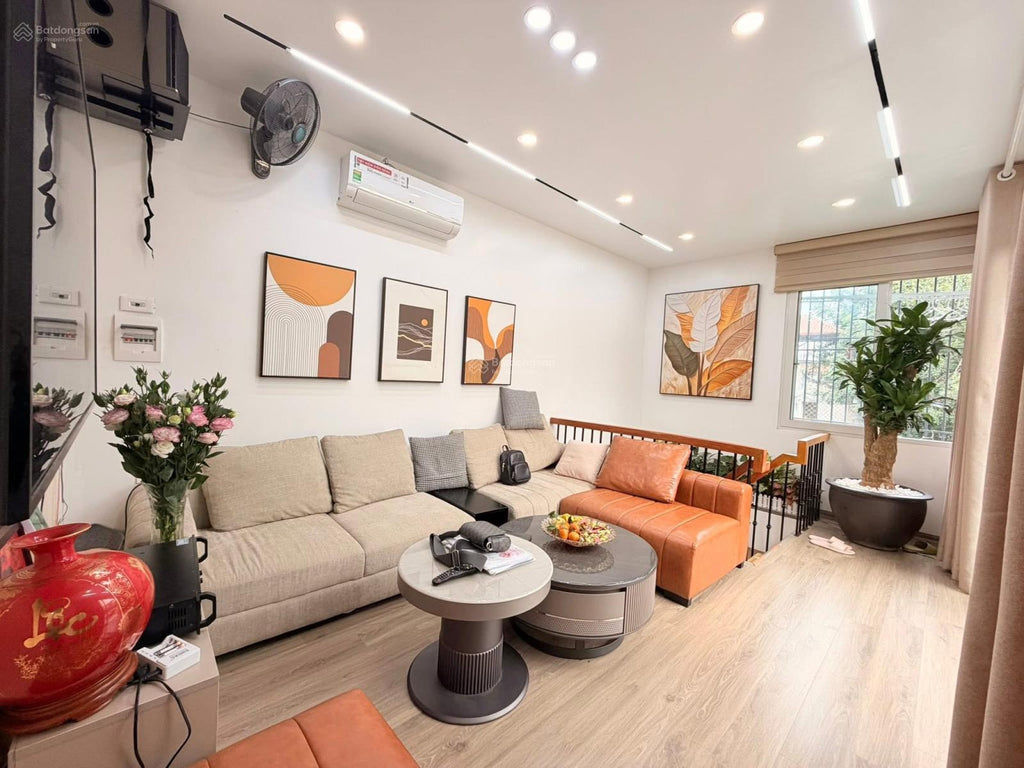 TẬP THỂ NAM ĐỒNG, HỒ ĐẮC DI, DUPLEX 2 TẦNG 180m2 4PN - 4WC